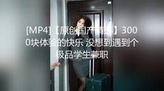 丝袜情趣年轻小萝莉跟她的大姐姐一起大秀直播，高颜值身材好