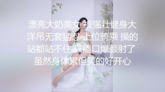 ★☆震撼福利☆★一王两后，人生赢家，推特高端玩女专家【虎头哥】包养两条极品身材贱母狗，还供哥们玩肏，点兵点将玩排插 (1)