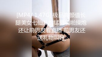 豹纹内衣双女玩女同情趣内裤网袜舌吻互舔，滴蜡再给炮友口交舔菊