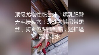 跟踪偷拍美容店漂亮的老板娘性感的阴毛水嫩的小穴拍了两次