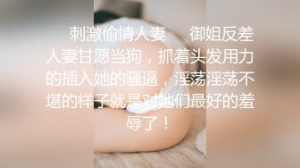 【红事会未流出】两个美女BB长的很像，其中一个尿完用手指往B里捅了一下不知道在干嘛（原档） (1)