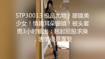 七月最新流出厕拍大神潜入食品厂女厕偷拍第3季夜班年轻妹子居多躲在厕所看视频外放声音很大