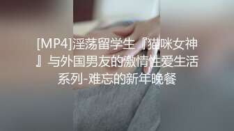 震撼绿帽淫妻❤️极品丝袜淫妻博主『2Tgdt』伺候老婆被各种玩超级贱 银色连衣裙内射 制服肛塞喷精潮吹 (1)