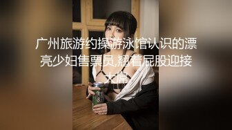 极品美少女姐妹花！难得有男人操逼！白嫩美乳小穴，抓起吊一顿撸，迫不及待扶吊插入，掰开双腿