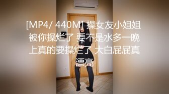 【极品❤️母子通奸】妈妈的丰乳肥臀✿ 给老妈安排开档瑜伽裤 户外人前玩露出 太刺激了上山打野炮 后入被榨内射