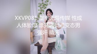 内衣公司一场内部走秀 美女太豪放了直接露出两只雪白的大奶