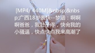 九月最新流出国内厕拍大神潜入酒吧女厕开着小电筒偷拍坐台小姐姐尿尿第3季正在思索的靓妹 (1)