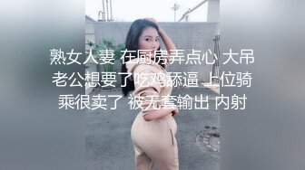 【喂奶良家小萍萍】哺乳期良家小少妇，奶水四溢，一挤就喷射，浓密阴毛下的鲍鱼还非常粉嫩，跟乳房一样一摸就出水