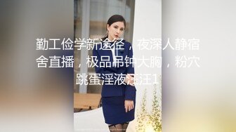 【新片速遞】 夫妻自拍 媳妇虽然平胸 但逼黑屁屁大水多啊 凌晨被媳妇强奸了 媳妇怕扰民不敢叫默默享受 而我强忍痛苦默默承受 最后内射[144MB/MP4/02:30]