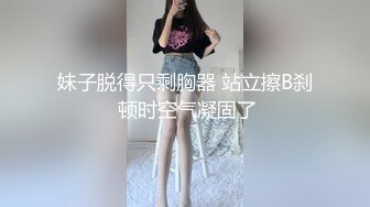 商城跟随抄底漂亮少妇 开档黑丝 居然没穿内内 还是稀毛极品一线天 走起路来一扭一扭超诱惑 高清原档