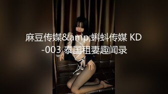 在自己家里，与贫乳姑娘独处，无意间看到她的咪咪，胯下肉棒禁不住勃起