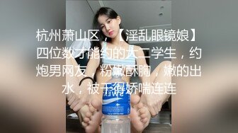 音樂學院白皙水嫩的漂亮美女和酒吧認識的酒保賓館啪啪自拍,用皮帶把美女雙手綁住幹,最後還射她嘴裏