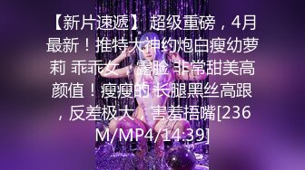 【红事会未流出】两个美女BB长的很像，其中一个尿完用手指往B里捅了一下不知道在干嘛（原档） (2)