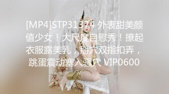 欧美妞超级卖力给大屌男友露脸口交深喉然后自己在椅子上自慰白虎穴