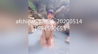 后入自家小骚货，边操还边问我操的舒不舒服