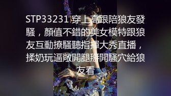 小孩没多大的美少妇，和老公居家直播赚钱