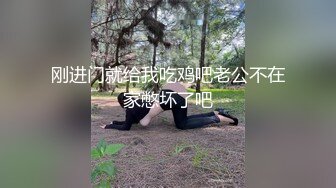 快手最美宝妈 · 梅卓 · 下海直播，被网友认出录播了，对比下是那么骚气，还上皮鞭黑丝了，够劲够劲霸 8V！ (1)