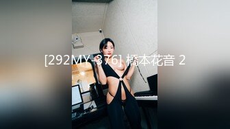 美女露天吃鸡 快点射吧 年轻人怎么刺激怎么来 晚上跑老居民区弄堂吃棒棒