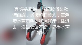 高顏值苗條美女主播給黃瓜帶上套插穴自慰 陰毛很多性慾肯定不會差