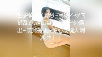 骚气眼镜熟女沙发上道具自慰 全裸道具JJ抽插后入抹上风油精呻吟娇喘 很是诱惑喜欢不要错过