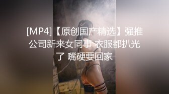 5P大战，骚逼人妻给老公戴一顶大大的绿帽，堪称呼伦贝尔大草原，嘴巴叼着，小穴插着！