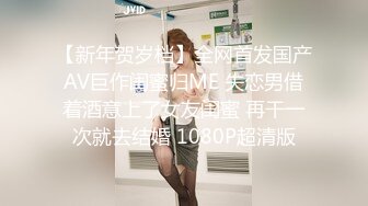 TP皮肤细腻的小美女，白色蕾丝内衣，滑溜溜的阴穴，尿尿和姨妈血交杂在一起喷射出来 美！ (2)