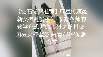 电臀女王来袭-顶级美臀蜜桃臀御姐，特写美臀这屁股简直完美