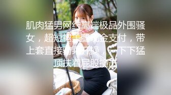 妈妈女儿和她老姨，闪亮三姐妹镜头前发骚赚外快，黑丝露脸情趣装，淫声荡语互动撩骚