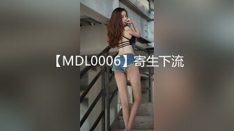 碧玉羞花的商超小美女，疫情间待着口罩也掩饰不住那美貌，下面更是哗哗的尿液流出来！1