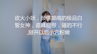 新人眼镜嫩妹子，一个人躲在卧室中露脸自慰特写手指扣阴蒂