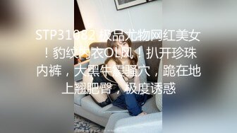 酒店里面无套约操一个皮肤黝黑的妹子，特写妹子私处，掰开里面还是比较粉嫩