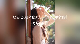 [MP4/ 930M]&nbsp;&nbsp;刚播不久新人姐妹花双飞头套男，连体吊带网袜，两个翘起屁股等待被操