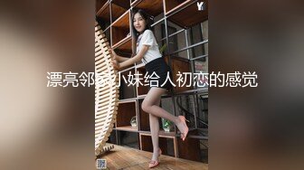 要搞4P乱交了两个小姐姐笑得多开心啊两个身材都很苗条刚进入酒店就进入正题