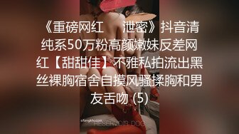 新流出国内厕拍牛人八月份作品商场隔板女厕露脸偷拍几个妹子嘘嘘第一个售货员有所察觉差点被她发现