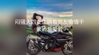 小情侣深夜寻刺激，女厕内小女友给男孩口交啪啪