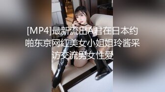 《极品反差女大生》04年身材苗条小姐姐【胡椒仔】露脸高价定制，各种COSER粗大道具紫薇，新娘子妆扮脸逼同框坐插 (4)