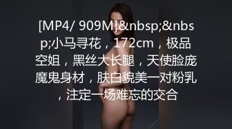 江淮骚逼巨乳人妻，套住刚洗好的内裤，埋头苦吃蛋蛋 肉棒，好饥渴！