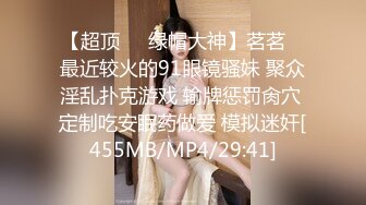 潜入写字楼女厕偷拍短裙美女 稀疏逼毛粘稠的白带