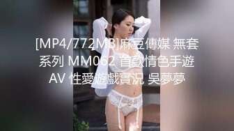 新来的两个娇嫩妹子全程露脸在狼友的指挥下脱光了，互动撩骚揉玩逼，自己拿着道具插让好姐妹玩奶子好刺激啊