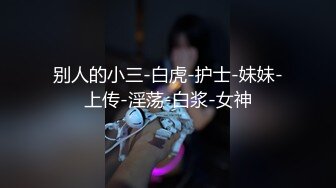 18清纯甜美萝莉嫩妹独自在家诱惑，撩起小背心露奶子，特写假屌摩擦嫩穴，插入掰穴揉搓阴蒂，呻吟娇滴滴