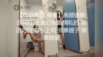 餐厅女厕全景偷拍身材丰满的少妇肥美的大鲍鱼