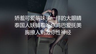 极度风骚，撩下睡衣掏出奶子，翘起屁股给你看穴，美女挺配合，双指扣穴浪叫