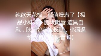 偏远县城小剧场生意不好邀请夜来香歌舞团艳舞表演超大胆好多妹子台上排一排M腿对着台下观众掰逼亮点是女主持的淫语讲解