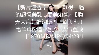 2024年PKG摄影【练瑜伽的阳光美少女】，居家大尺度私拍+4K超长花絮，青春健康胴体，木耳掰开特写