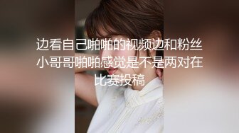 可爱的制服少女趴着享受按摩棒和手指带来的绝妙刺激