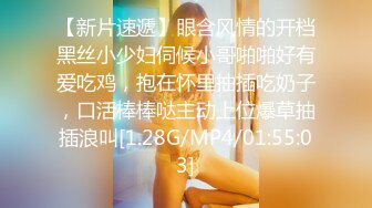 路边偷窥一位貌似没穿内裤的妹子