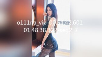 STP13362 台湾swag『Beverly』旅馆扒开裤子吃肉棒结果棒棒是巨根啊 一进入小穴鼓鼓的大叫好硬好大