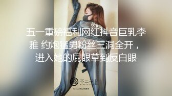 找个按摩女上门服务，扒下大哥裤子撸大鸡巴深喉口交