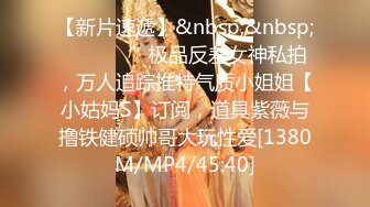 [MP4]苗条性感裙子甜美妹子啪啪，新视角沙发上操骑乘自己动大力猛操