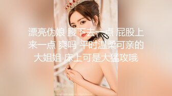 22岁小妹妹，玩得是真浪，内心饥渴无比，超市买了两根茄子，回家也不煮饭就开始发浪，两洞齐开！